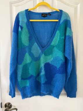 Vintage JEANNE PIERRE Blue & Teal Abstract V-Neck Sweater